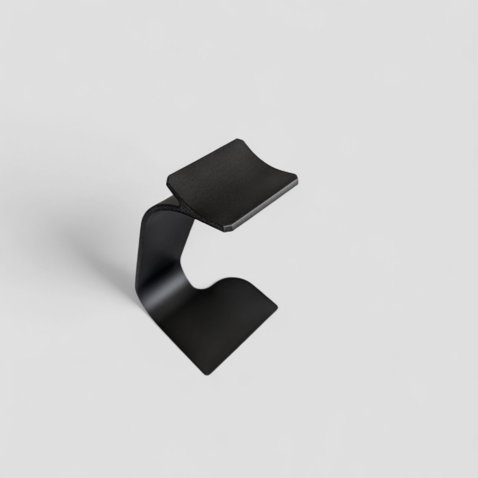 3D Kopfhörer Ständer Schwarz – Minimalistischer Headset Halter für Gaming, Büro & Schreibtisch aus PLA – 3D Deko – ASDEPRO