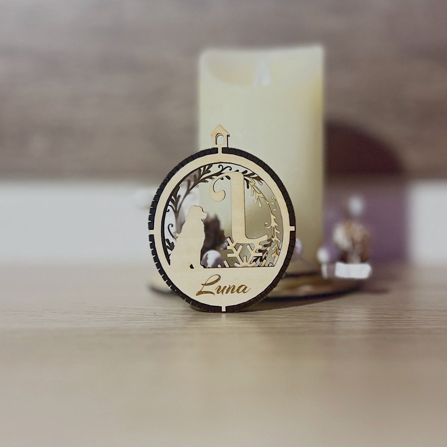 3D Personalisierte Hunde-Weihnachtskugel – Holz Ornament mit Name des Tieres aus PLA – 3D Deko – ASDEPRO