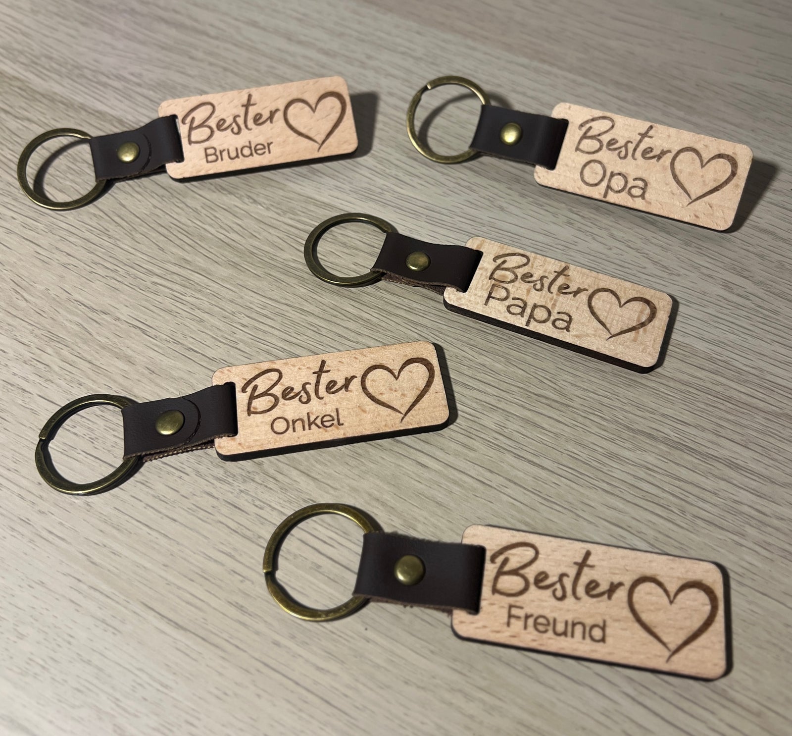 3D Schlüsselanhänger Holz Herz – Familie aus PLA – 3D Ganzjahresdeko – ASDEPRO