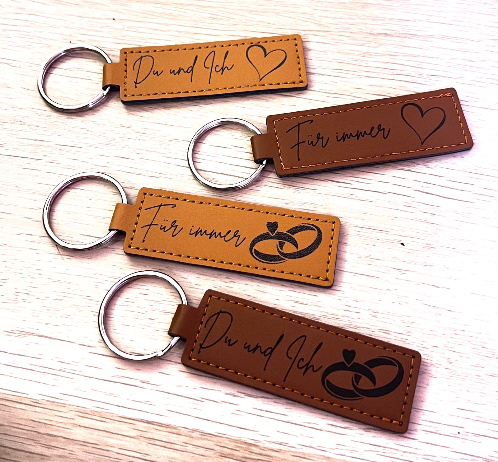 3D Schlüsselanhänger Leder Herz & Ringe – Paarmomente aus PLA – 3D Ganzjahresdeko – ASDEPRO