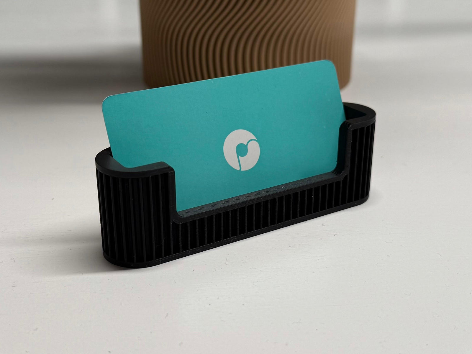 3D Visitenkartenhalter „Modern Desktop“ – Minimalistisches Design aus PLA – 3D Deko – ASDEPRO