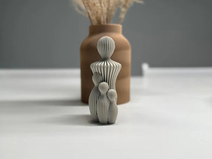 Minimalistische Vaterfigur mit 3 Kindern – moderne Familienfigur