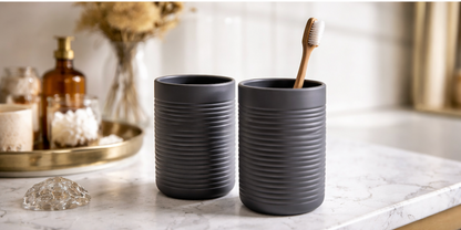 Design-Zahnputzbecher „Ribbed“ – Moderner Bad-Organizer