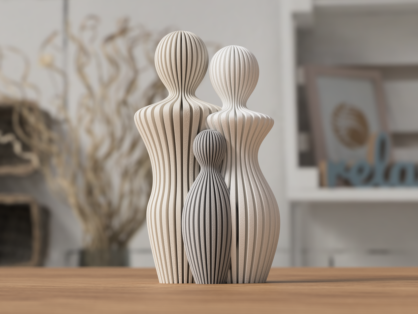 Familienfigur mit einem Kind aus 3D-Druck im Skandi-Stil, matte Optik, minimalistische Skulptur