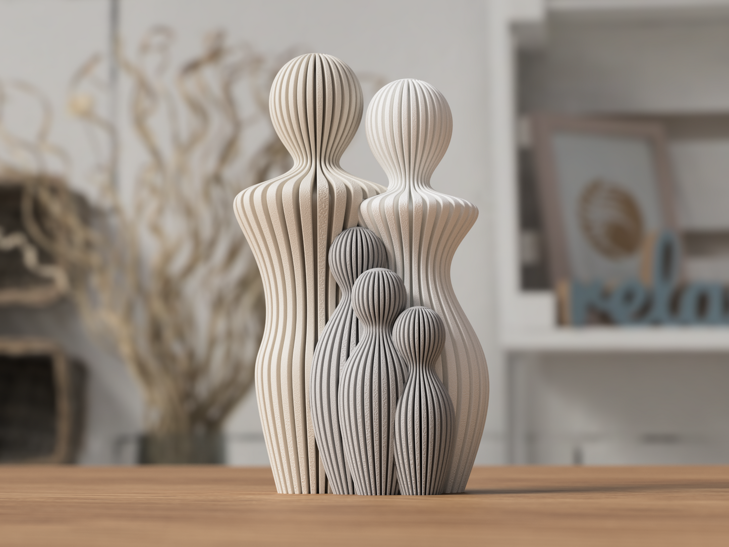Familienfigur mit drei Kindern aus 3D-Druck im Skandi-Stil, matte Optik, minimalistische Skulptur