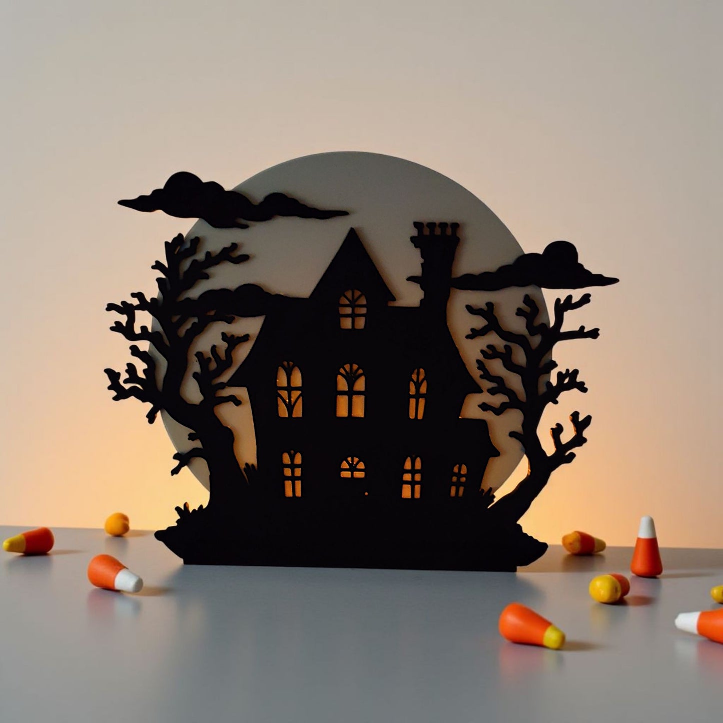 Spukhaus-Silhouette Stimmungsvolle Halloween-Deko aus nachhaltigem PLA gefertigt – als persönliche Geschenkidee