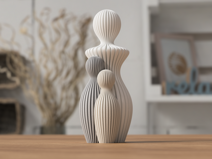 Minimalistische Mutterfigur mit 2 Kindern – Familien Skulptur