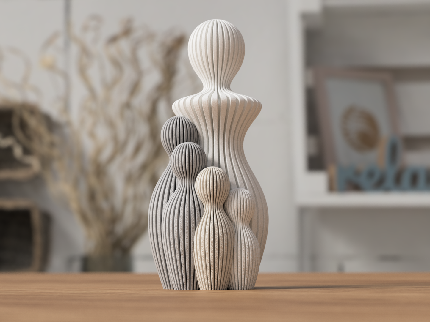 Mutterfigur mit vier Kindern aus 3D-Druck im Skandi-Stil, matte Optik, minimalistische Skulptur